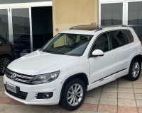 Volkswagen Tiguan 2.0 tdi Sport Bluemotion Technology 140cv "Tetto apribile/panoramico - navigatore"