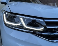 Volkswagen Tiguan R-Line 2.0 TDI SCR (150 CV) DSG Fari IQ.LIGHT LED MATRIX--Digital Cockpit Pro 10,25", Navigatore,Telecamera post."