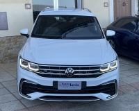 Volkswagen Tiguan R-Line 2.0 TDI SCR (150 CV) DSG Fari IQ.LIGHT LED MATRIX--Digital Cockpit Pro 10,25", Navigatore,Telecamera post."