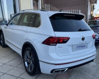 Volkswagen Tiguan R-Line 2.0 TDI SCR (150 CV) DSG Fari IQ.LIGHT LED MATRIX--Digital Cockpit Pro 10,25", Navigatore,Telecamera post."