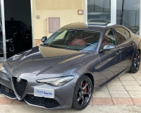 Alfa Romeo Giulia 2.2 Turbo diesel 190CV AT8 B-Tech Blak Edition “Pak sport - Cerchi da 19°- Pinze Brembo rosse - Assetto sportivo - Navi - Telecamera - Fari BI-Xenon Led ”